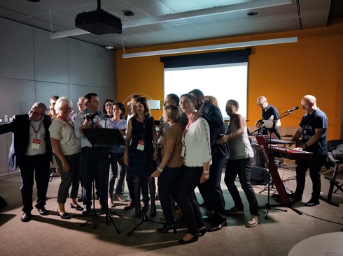 photo La web appli QolniQo pour faire chanter une salle entière